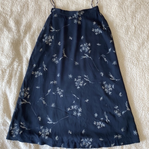 Jones New York maxi silk skirt - Picture 2 of 8